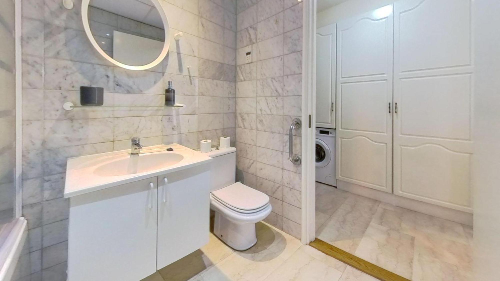 New With Ac Central Suites With Pool Access And Squash Courts! Sleeps Family Or 4 Guests ยิบรอลตาร์ ภายนอก รูปภาพ